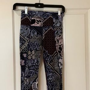 EUC 7/8 Athleta printed leggings size XXS